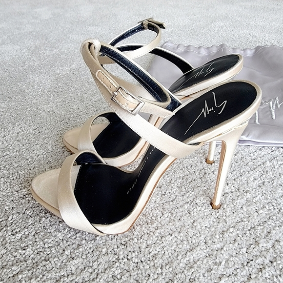 Giuseppe Zanotti Design satin sandals with crystals - Picture 4 of 11